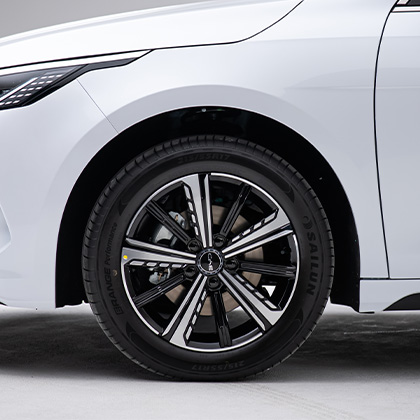 17-inch Two-tone Alloy Wheels